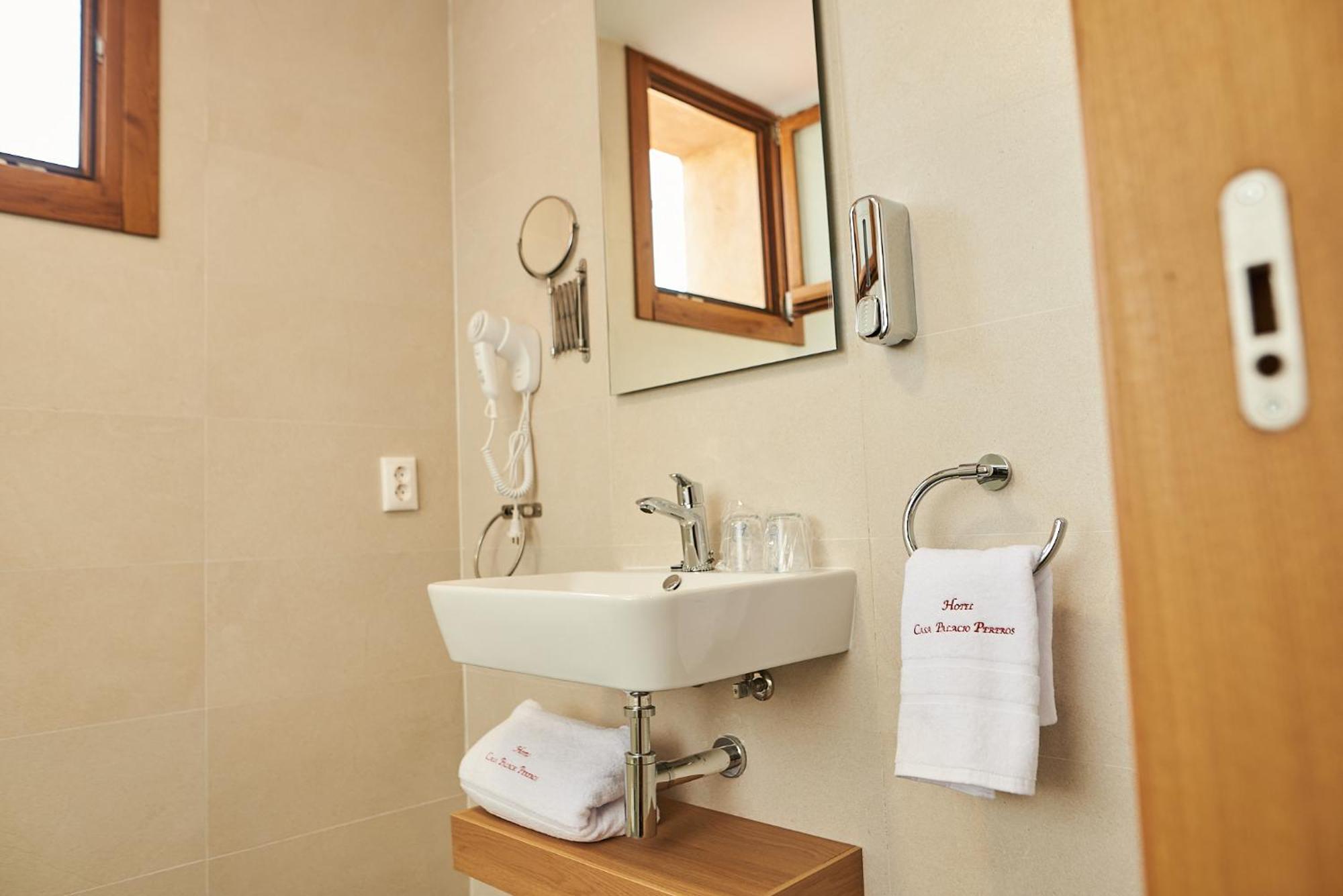 Hotel Casa Palacio Pereros Caces 外观 照片